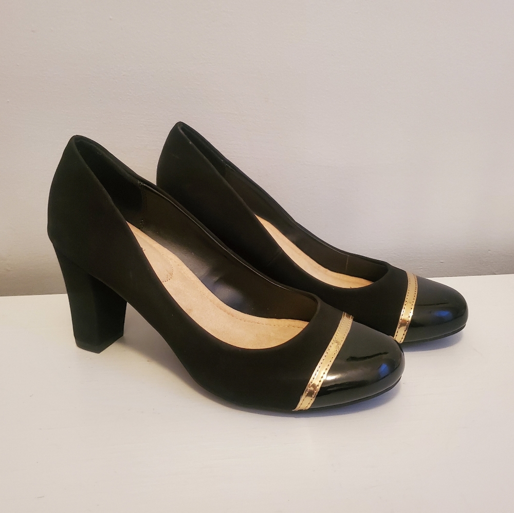 Cushion Walk by Avon Black Pumps Gold Strip Contrasting Toe, 8M